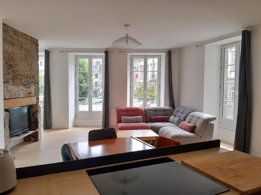 75m2 Plein Centre Face A La Mairie